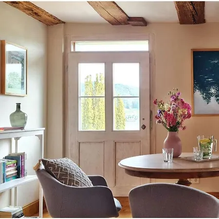 Raised Ground Floor Comfortable Hébergement de vacances